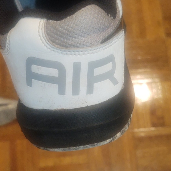 Shoes - Picture 5 of 9